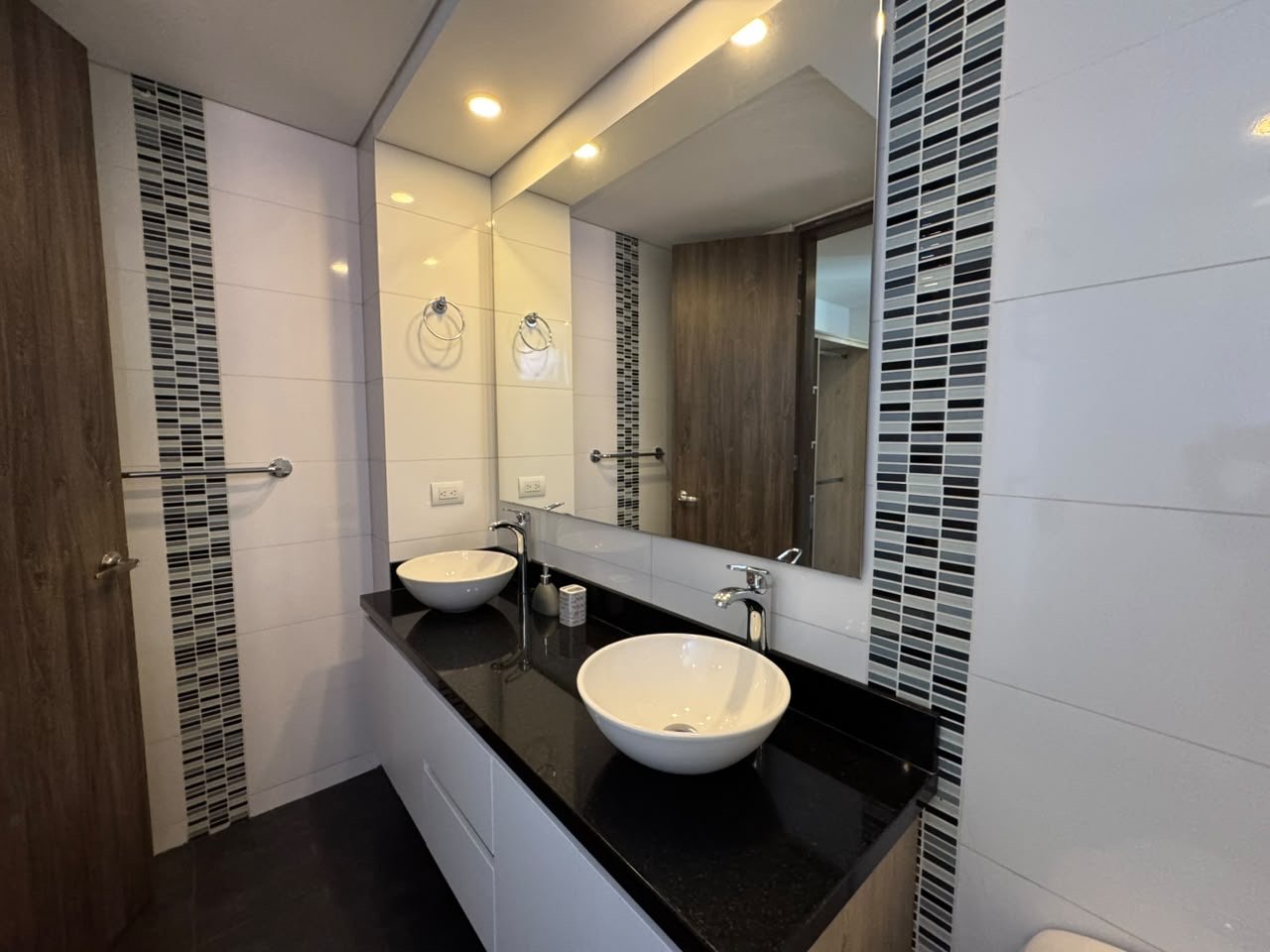 Apartamento completamente dotado en Renta en el sector de milla de oro  — 5