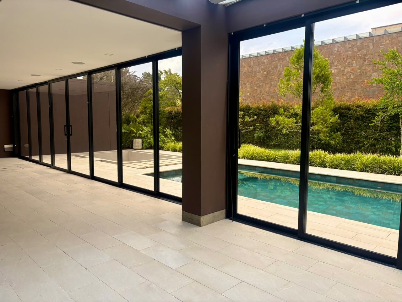 Exclusiva Casa en el alto de las palmas en Venta y renta  — 3