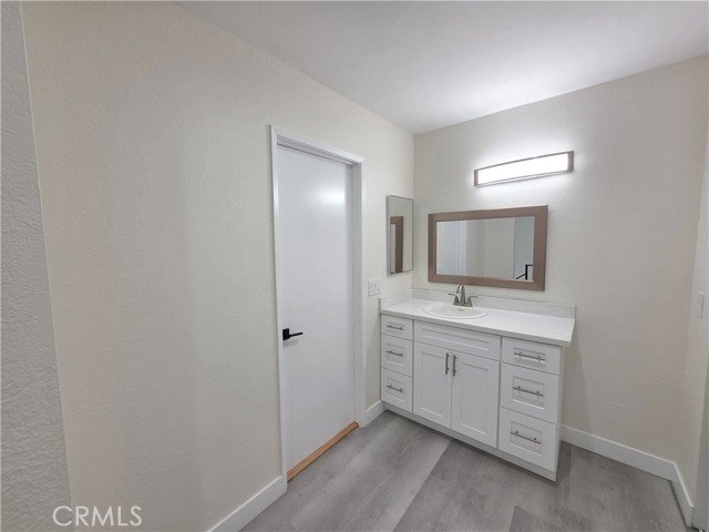 Stylish Van Nuys Townhome - Image 8