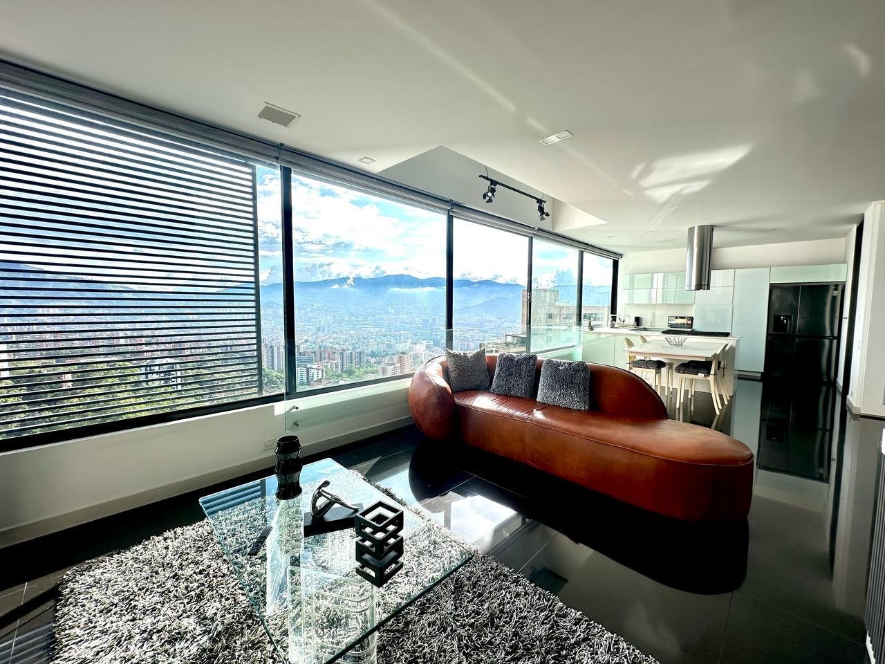 Exclusivo apartamento duplex con terraza y vista a la ciudad y jacuzzi en renta y venta  — 3
