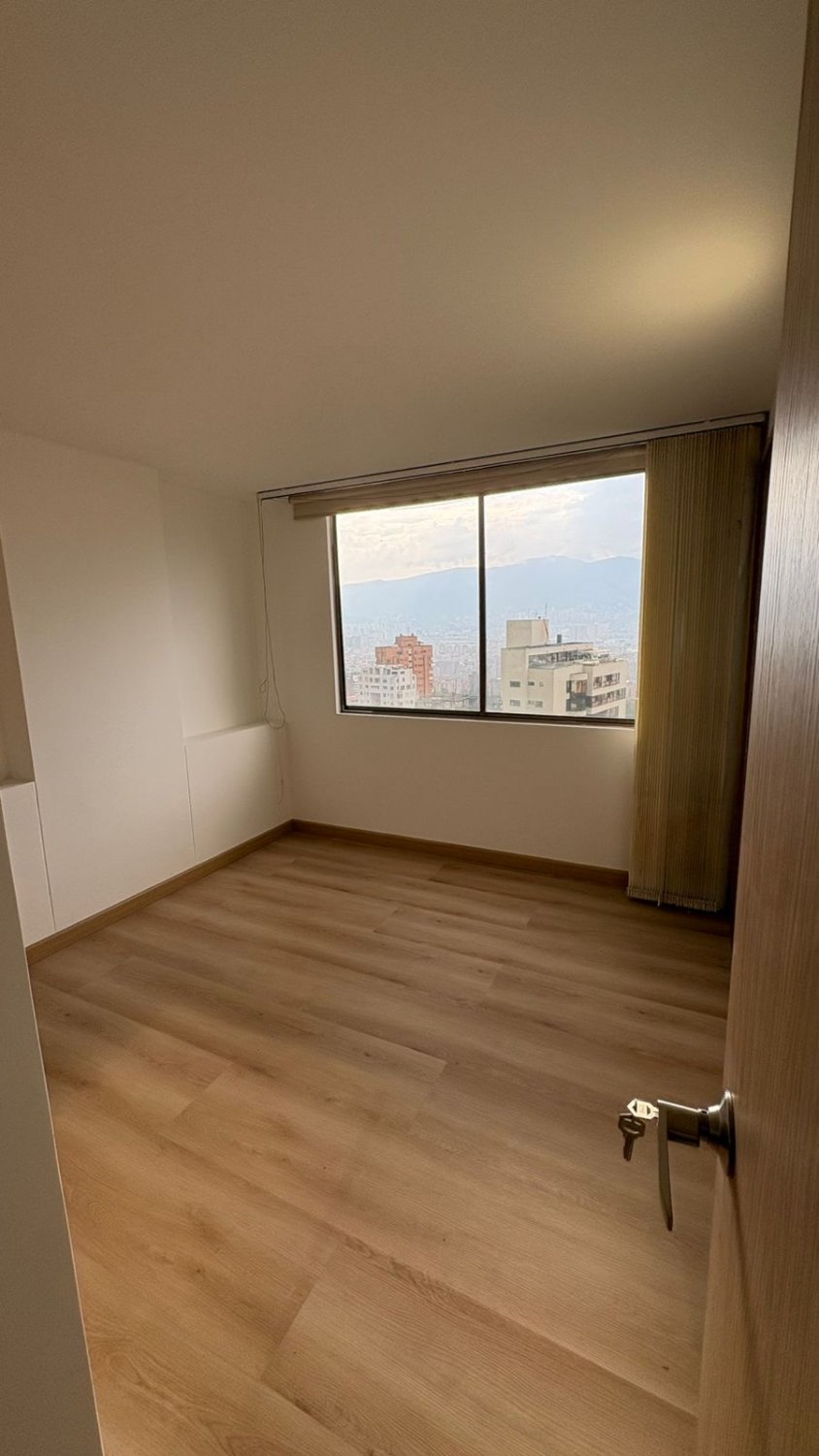 Se renta clásico apartamento en el poblado san lucas  - Image 2