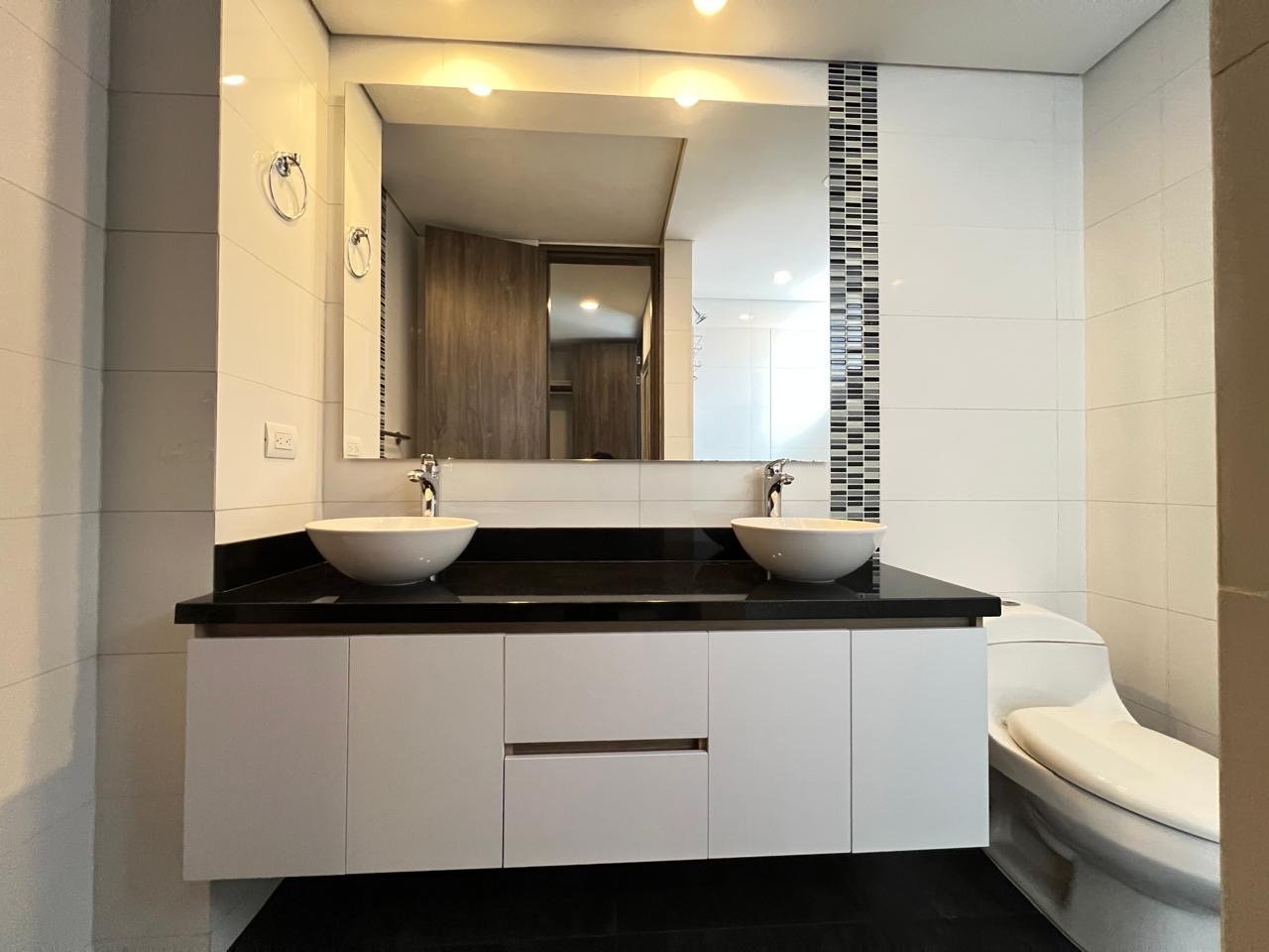 Apartamento en Renta amoblado a pasos del centro comercial el Tesoro - 12