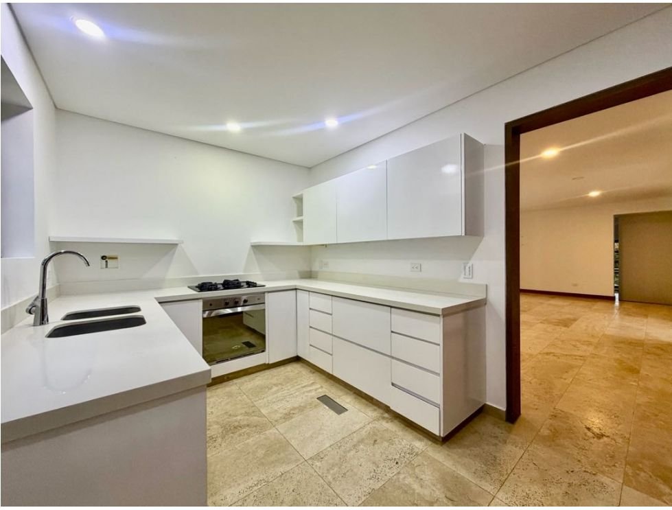 En venta Hermosa casa de un solo nivel en las palmas  — 4