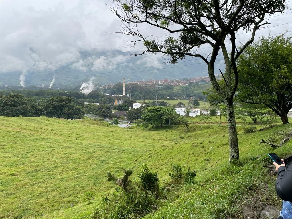 Gran lote a disponible en Venta para desarrollo inmobiliario en Girardota  — 4