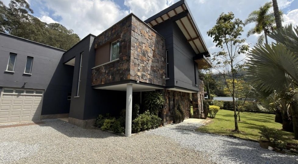 Gran casa Campestre con piscina Privada en Renta  — 13