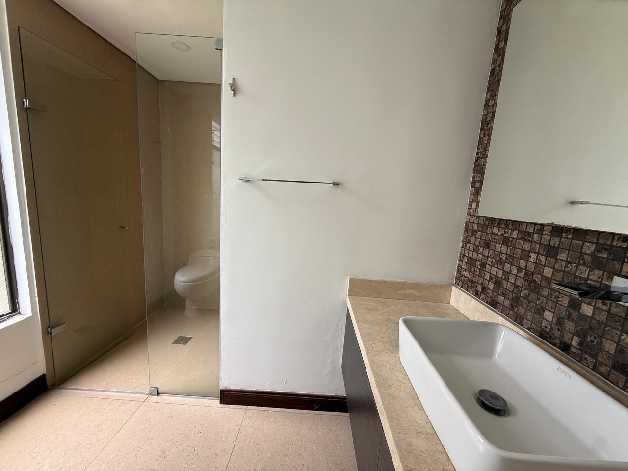 En renta y Venta amplio apartamento en Castropol  - Image 17