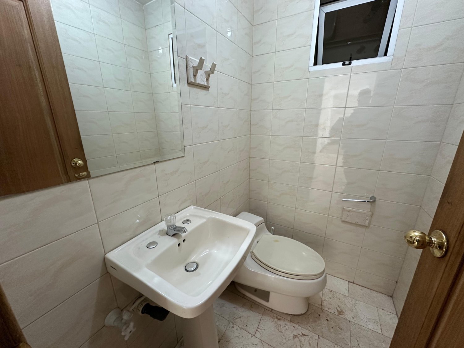 Se Renta casa Colonial en el Poblado con fácil Acceso a Palmas  - Image 11