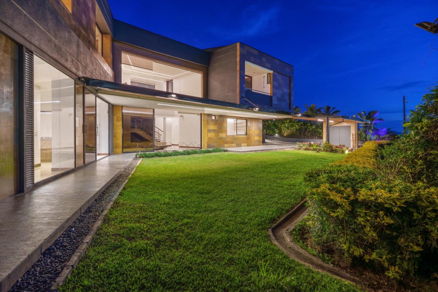 Exclusiva Casa De lujo en Renta y venta con la mejor Vista panorámica a Medellín  - 18