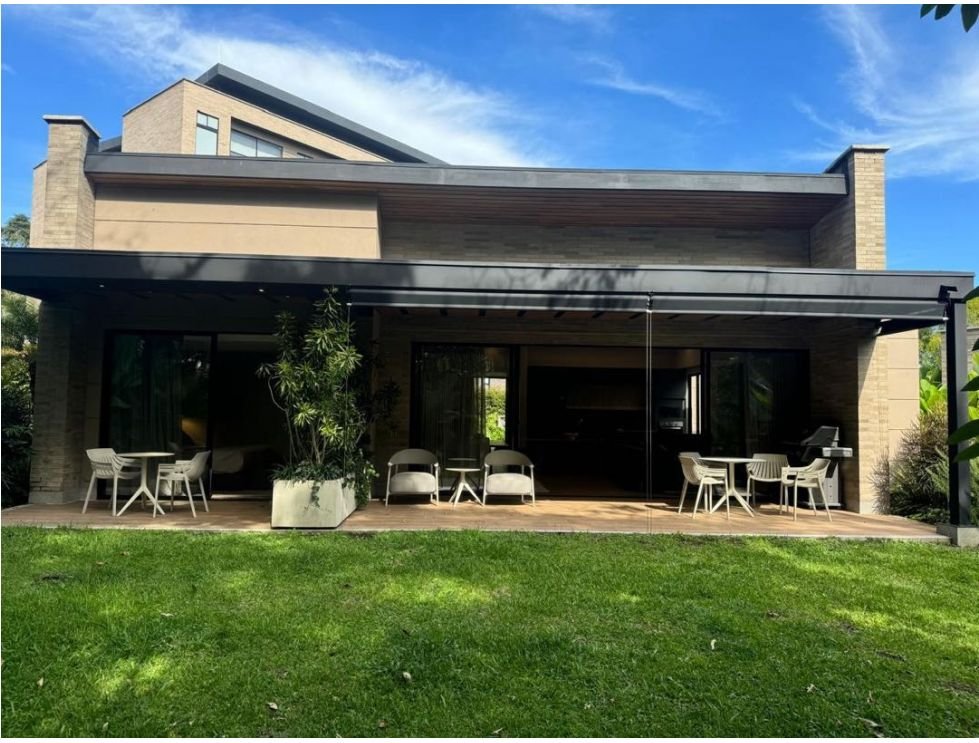 Gran Casa Campestre de alujo en Renta (Llano Grande) - Image 1