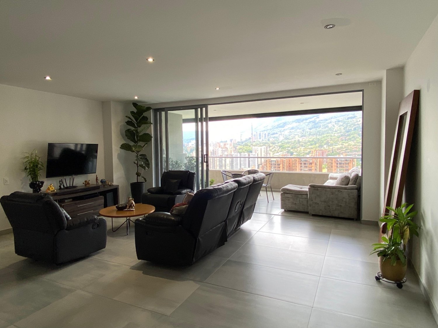 Gran Apartamento en Venta Disponible en la loma de las Brujas  — 25