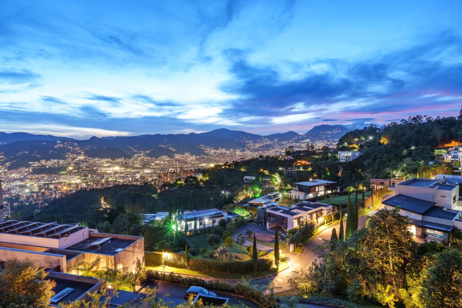 Exclusiva Casa De lujo en Renta y venta con la mejor Vista panorámica a Medellín  - 16