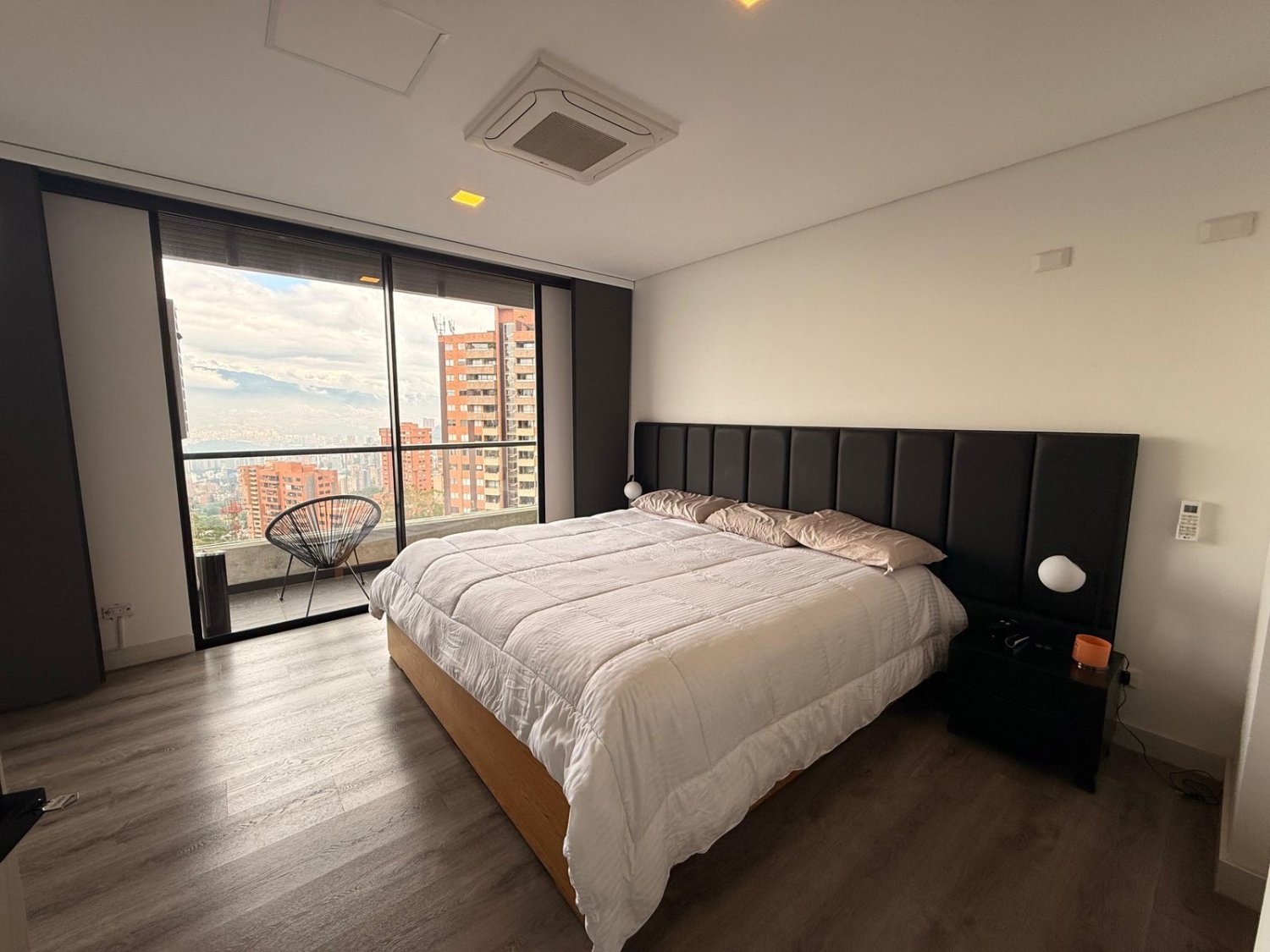 Se renta apartamento a pasos del cc tesoro  - Image 12