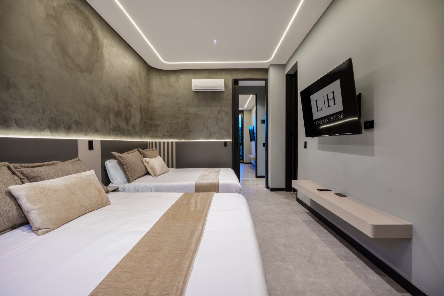 Luxury Villa for Short-Term Rental – London House - Image 11