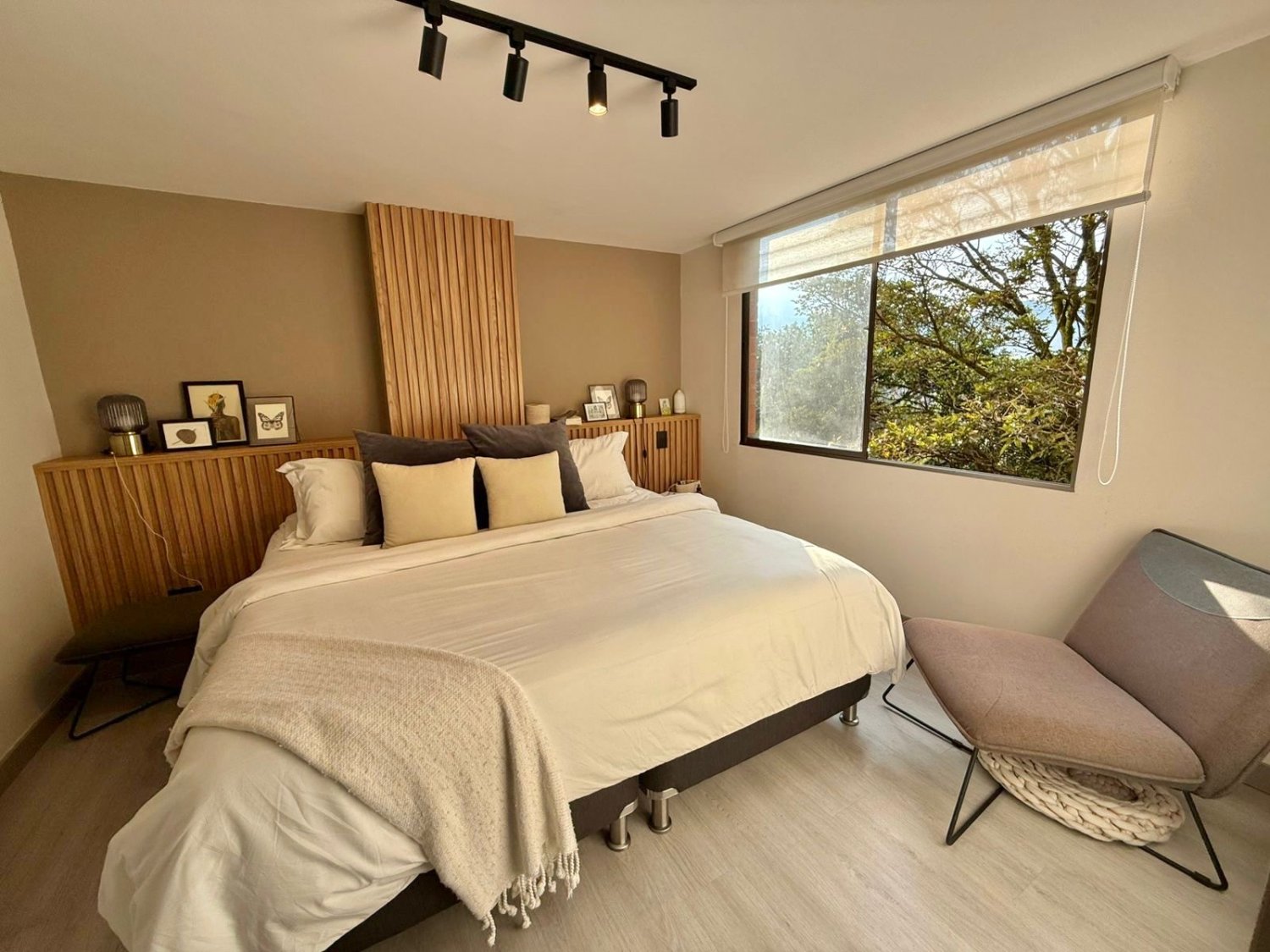 Moderno Apartamento Amoblado en Ubicación Central - Image 16