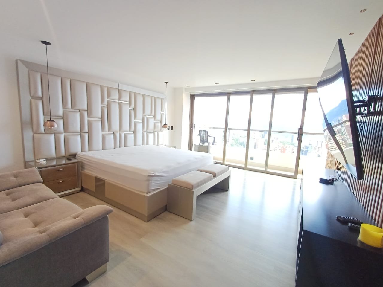 Gran apartamento con vista a la ciudad en Renta en el poblado  — 17