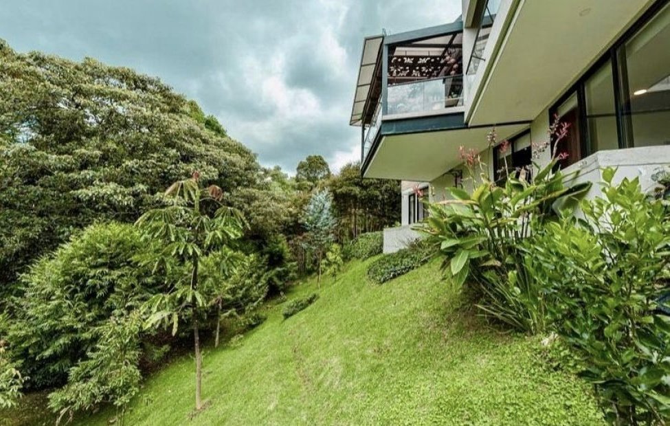 Gran Casa Campestre privada en Venta con Bossque nativo  — 2