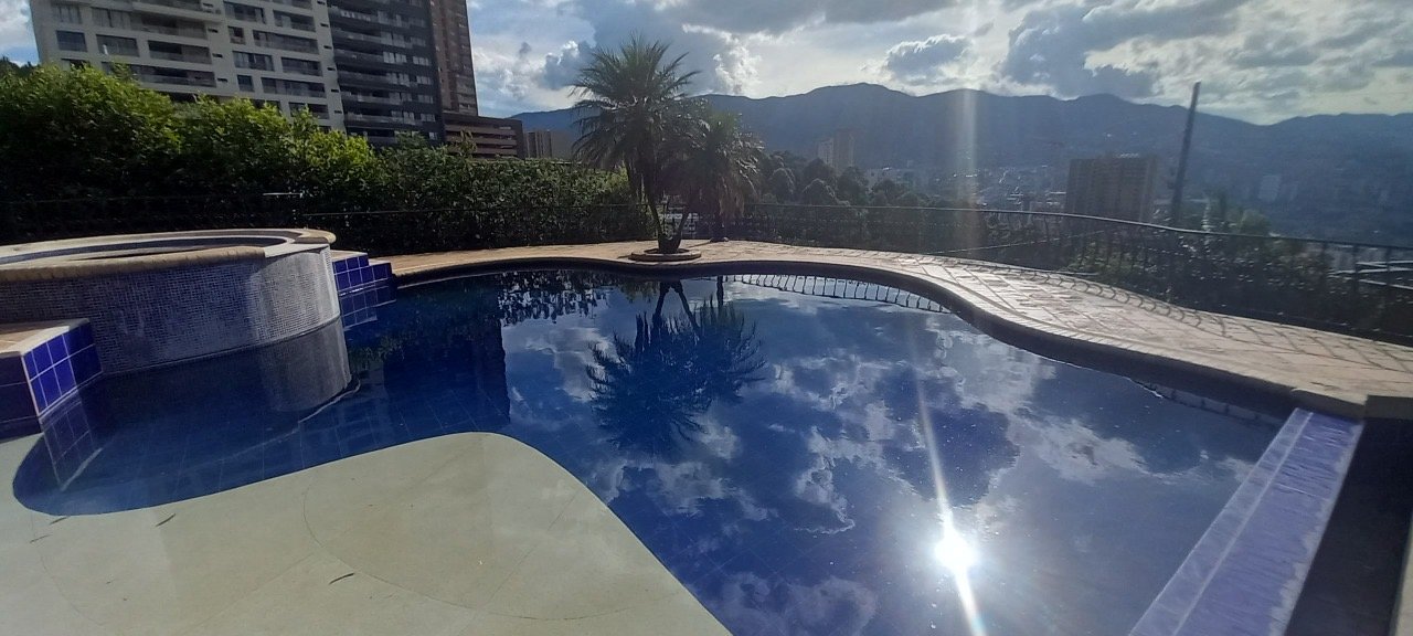 Exclusiva casa en Sabaneta con piscina privada  - Image 4