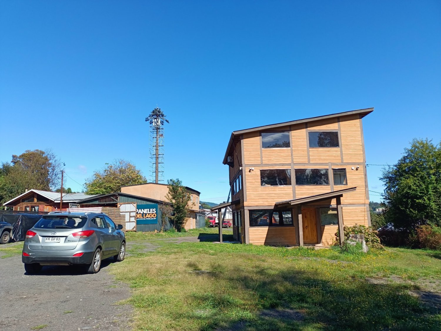 Propiedad comercial de tres pisos  - Image 9