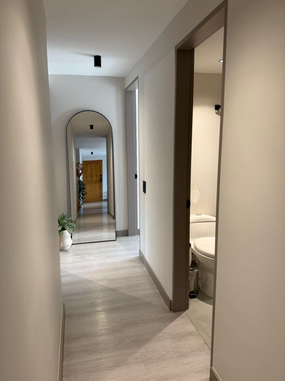 Moderno Apartamento Amoblado en Ubicación Central - Image 7