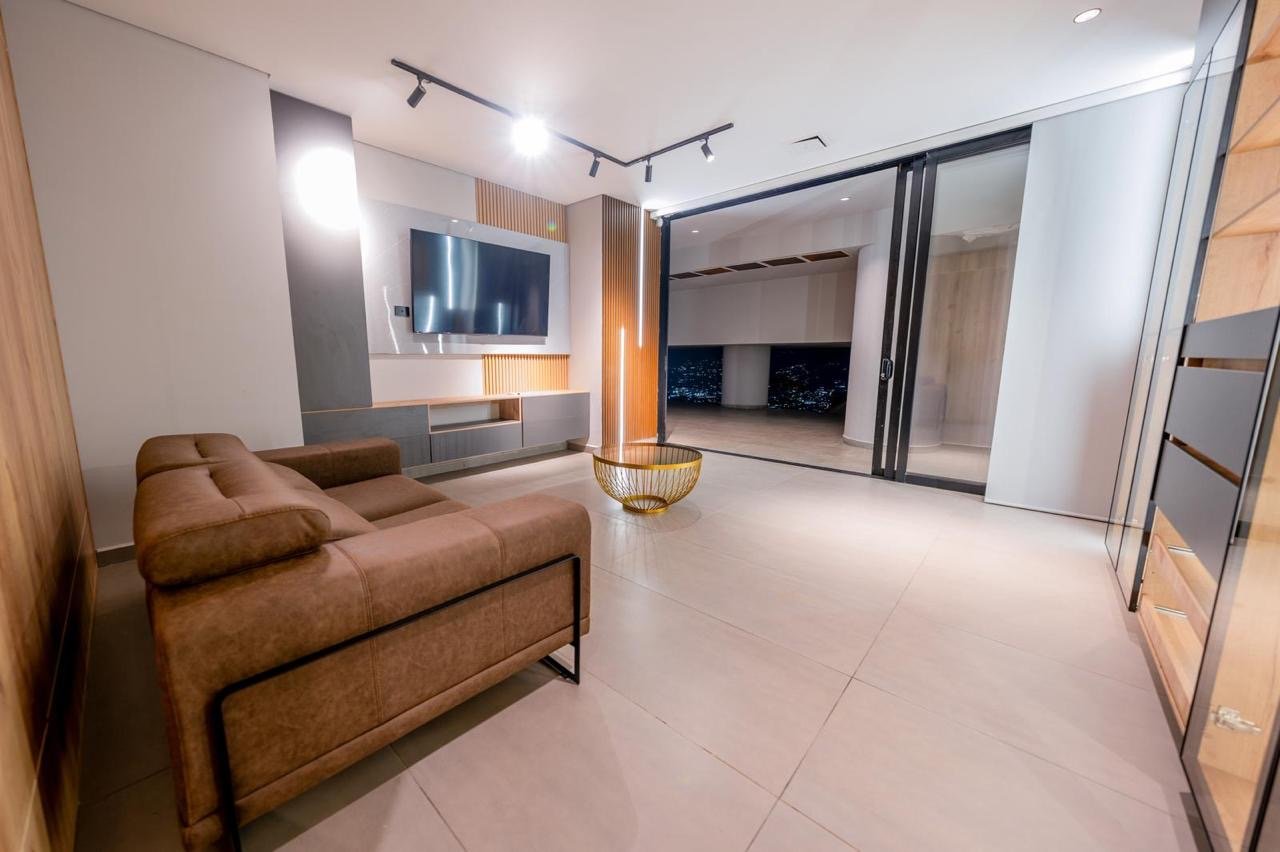 Exclusiva Mansión con Vista a todo medellin en Venta  - Image 19