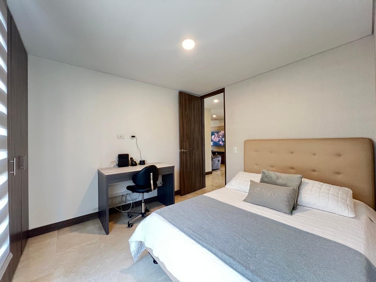 Apartamento en Renta amoblado a pasos del centro comercial el Tesoro - 15