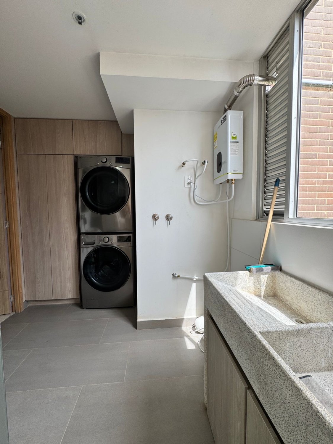 Se renta apartamento  amoblado cerca al Mall Amsterdam - Image 5