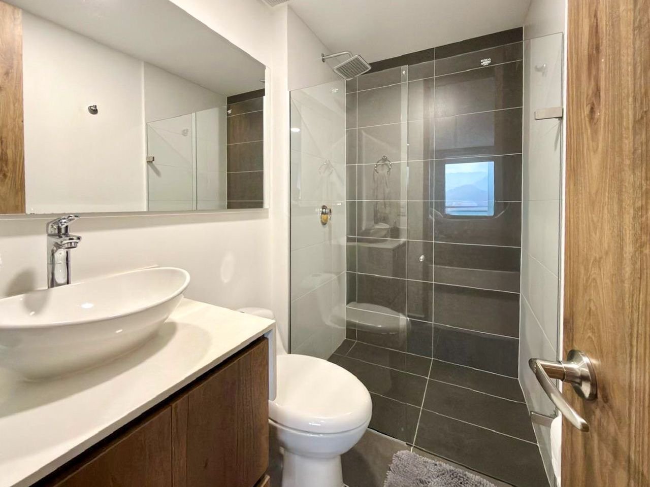 Venta De moderno apartamento en Ciudad Del Rio Medellin - Image 13