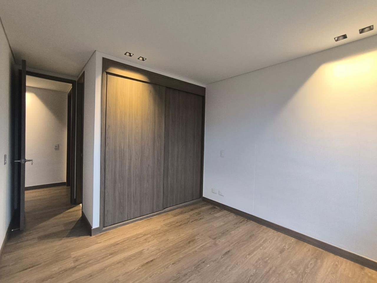 Moderno Apartamento En Poblado — 17