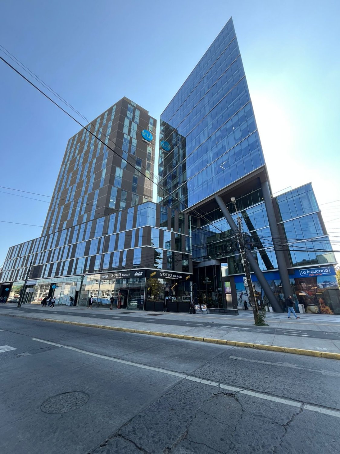 Oficina amoblada frente a Plaza de Armas - Edificio Los Héroes - Image 1