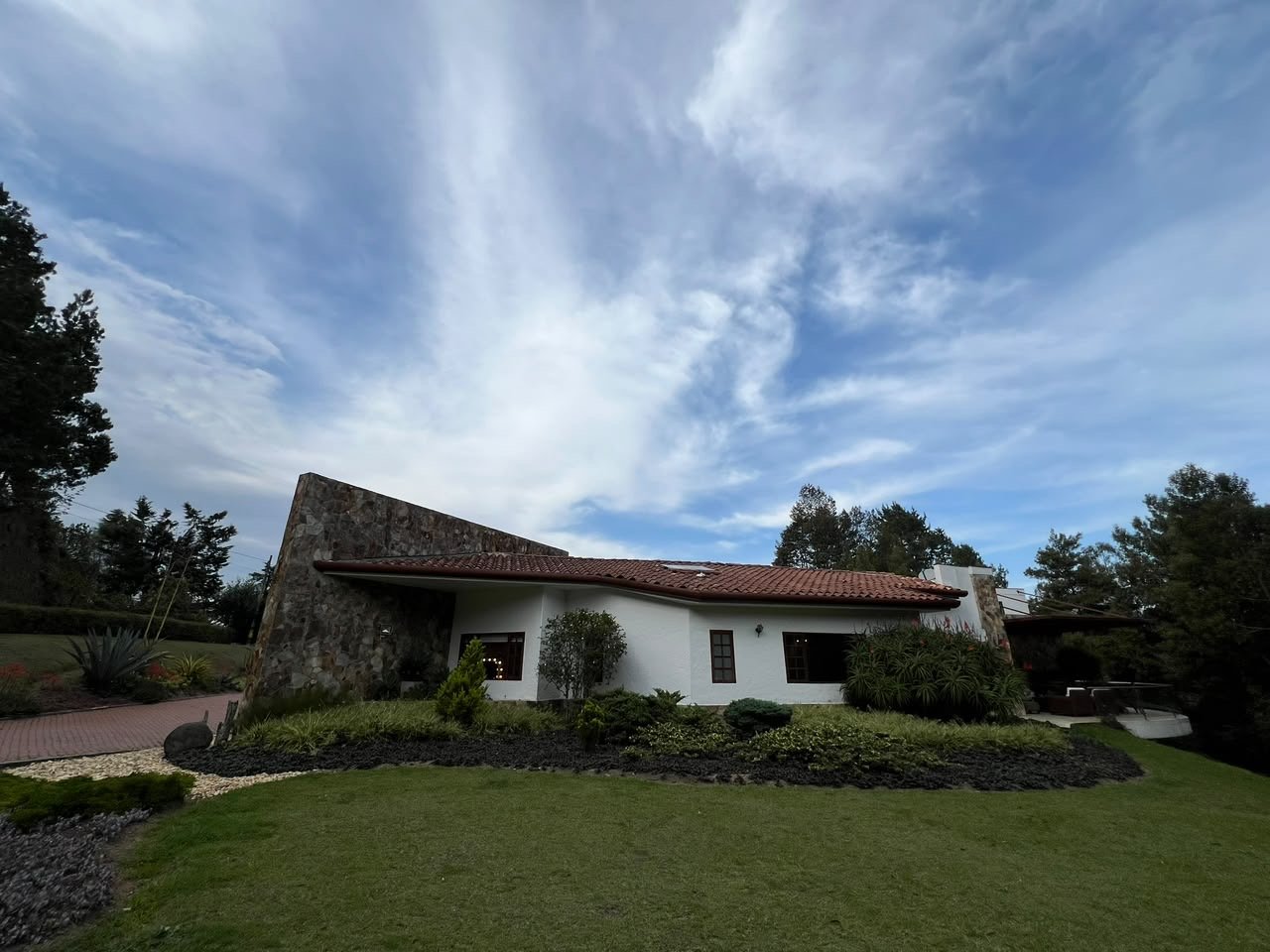 Exclusiva Casa en Renta y venta en el corredor de las palmas  — 3