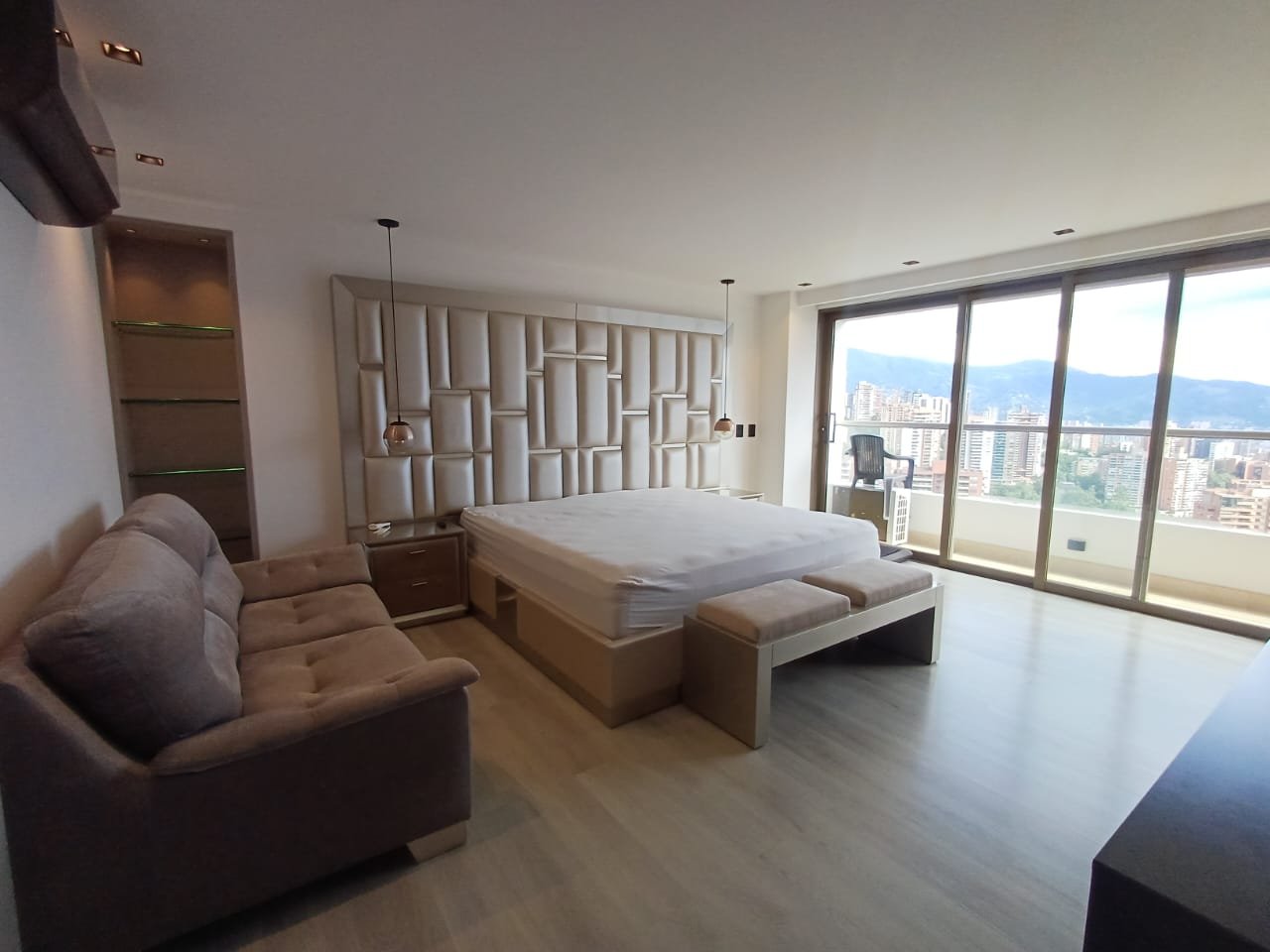 Gran apartamento con vista a la ciudad en Renta en el poblado  — 14