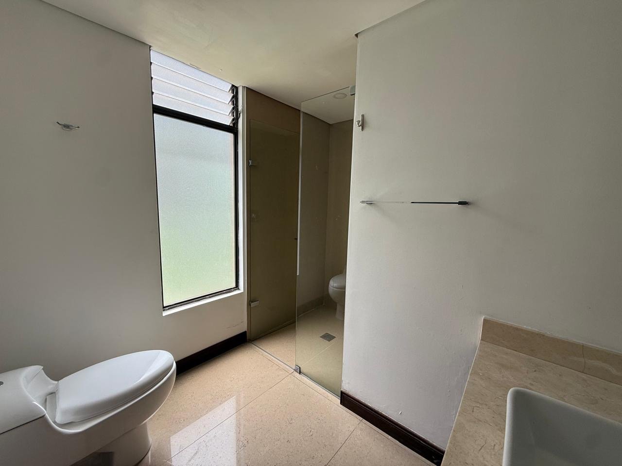 En renta y Venta amplio apartamento en Castropol  - Image 18