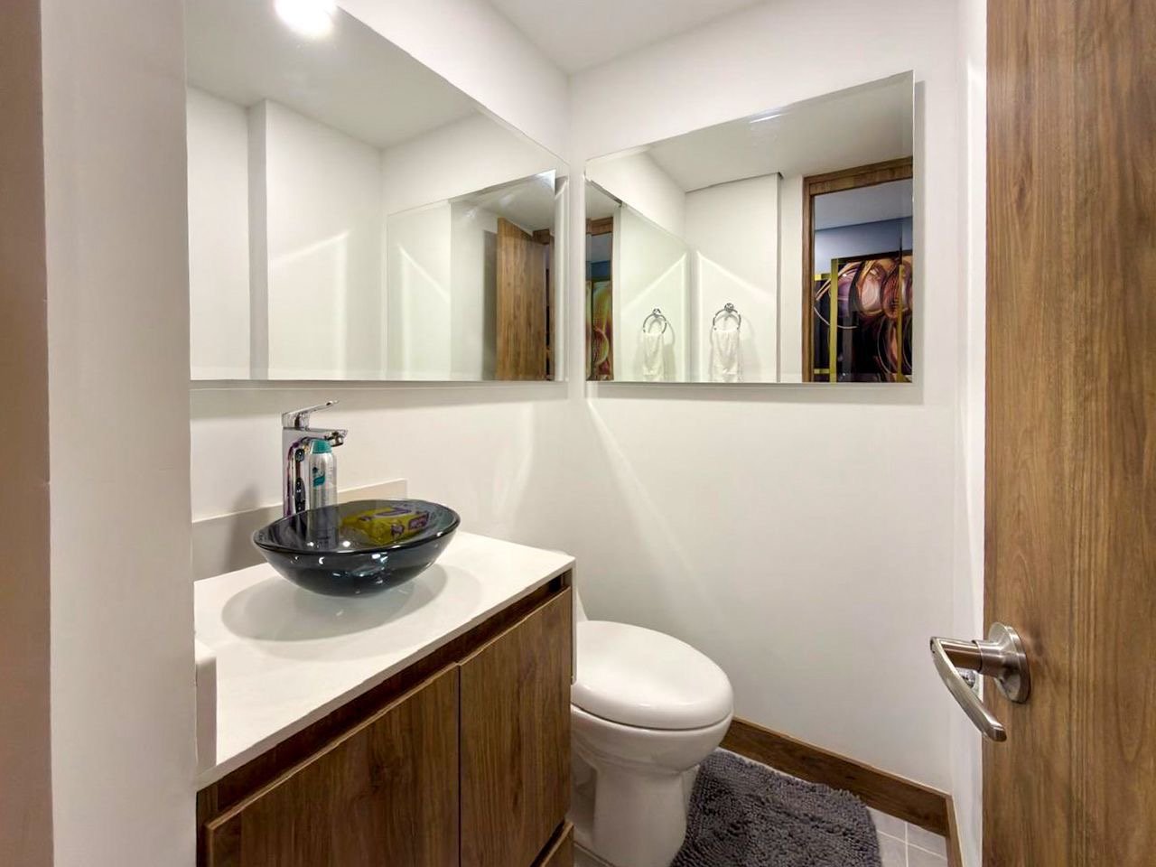 Venta De moderno apartamento en Ciudad Del Rio Medellin - Image 9