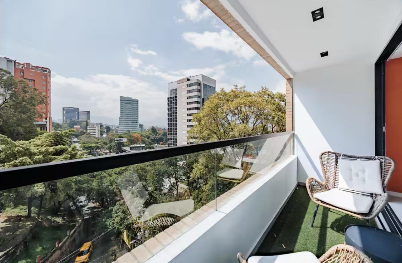 Moderno apartamento en el poblado  - Image 2