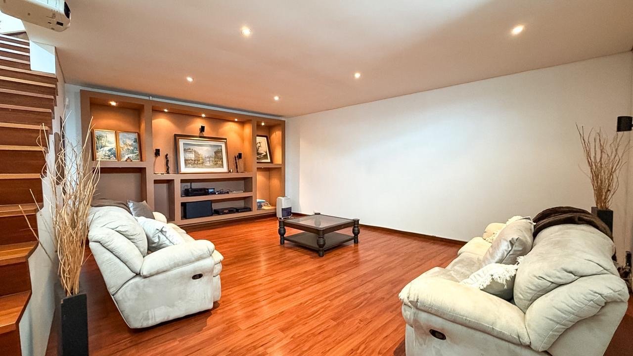 Exclusiva Casa con Vistas Impresionantes en Parcelacion (Poblado) - Image 18