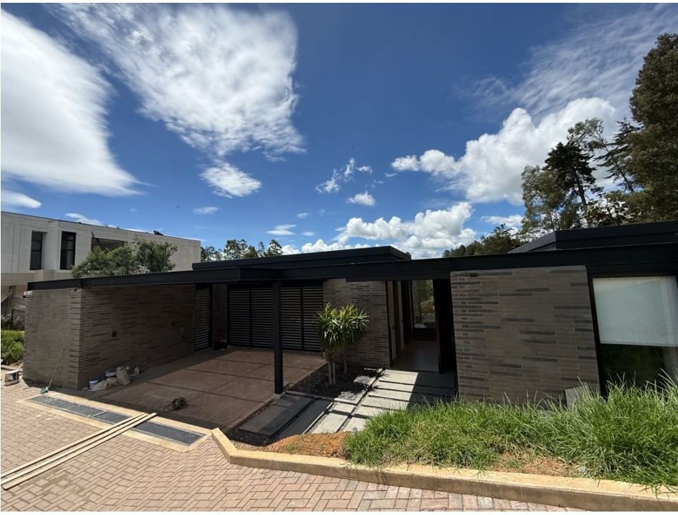 Moderna Casa Disponible en Venta en el alto de las palmas  — 1