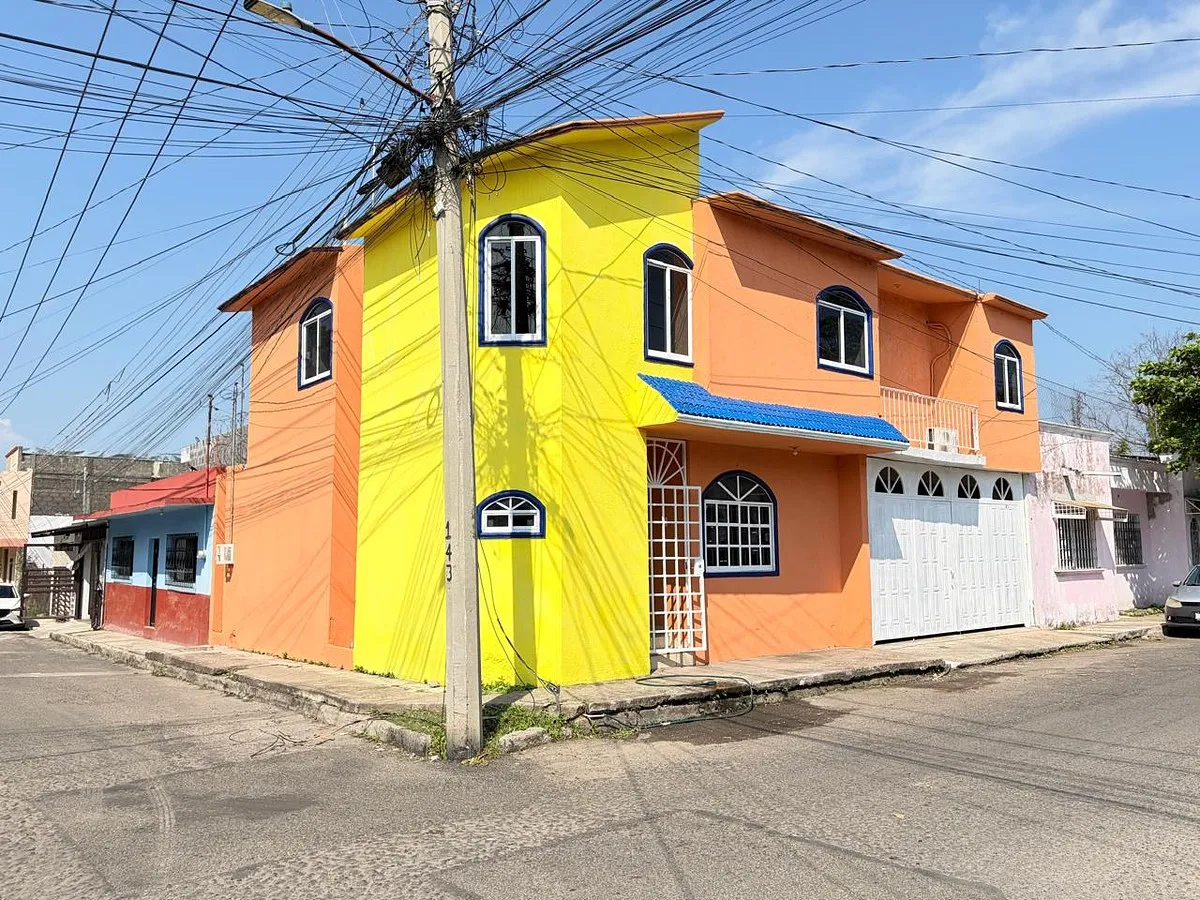 Casa Moderna en Villa Las Flores - Image 2