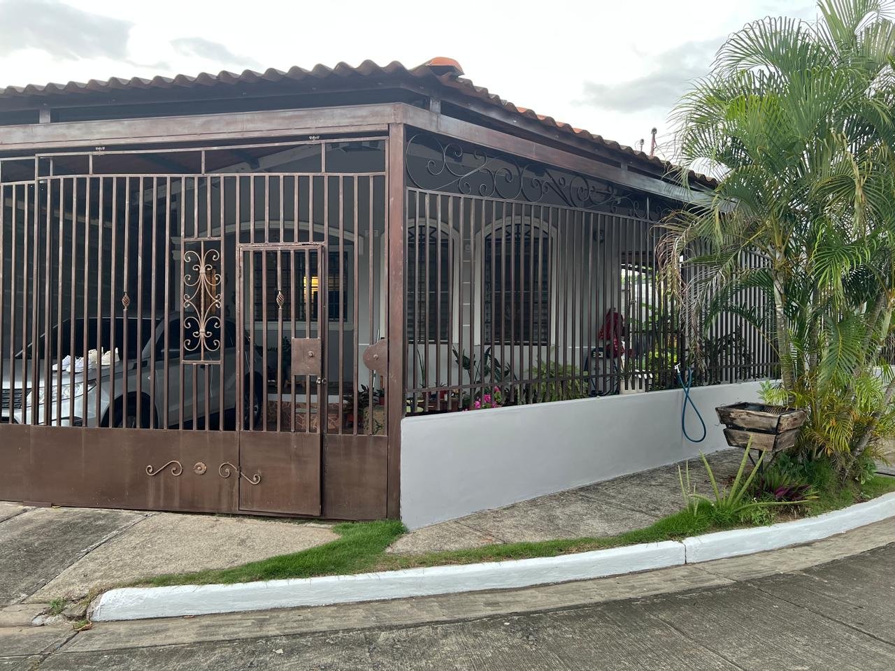 Acogedora Casa en Esquina