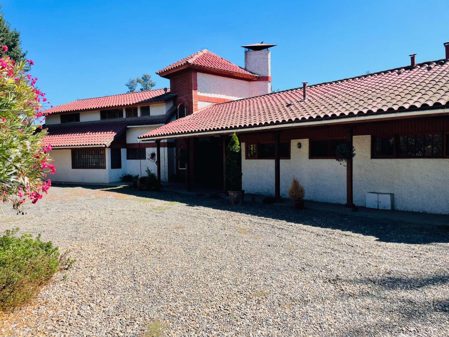 Amplia Casa en Limache con Estilo Colonial - Image 1