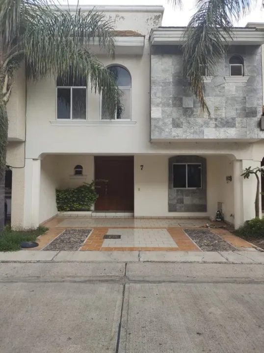Casa Moderna en Plaza Guadalupe, Zapopan - Image 1